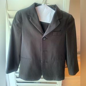 Van Heusen boys size 7 black pinstripe suit